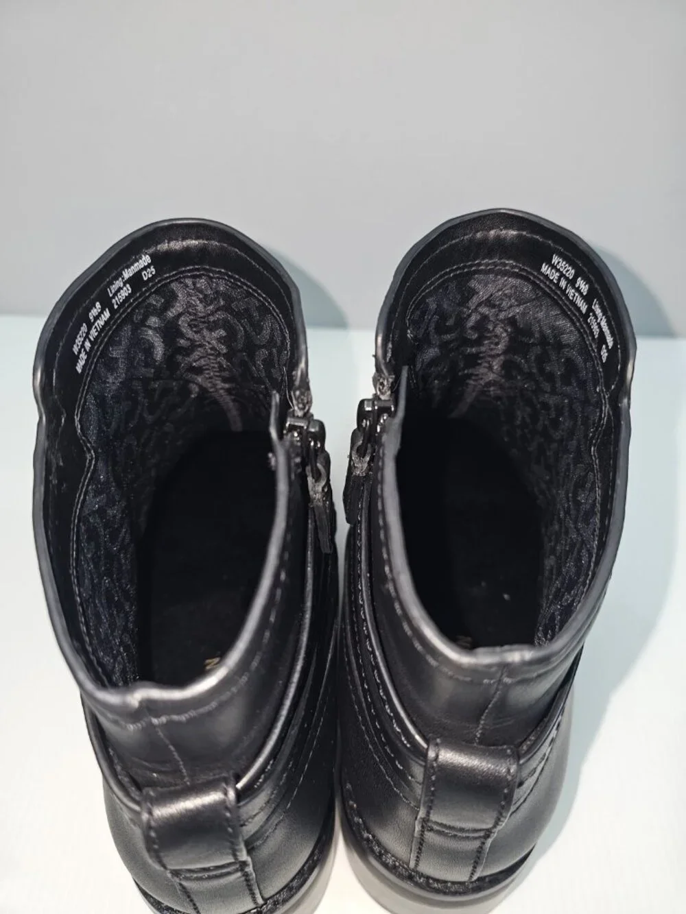 Cole Haan Rosalyn Waterproof Ankle Boot Black Leather Low Heel Womens 9.5 NEW